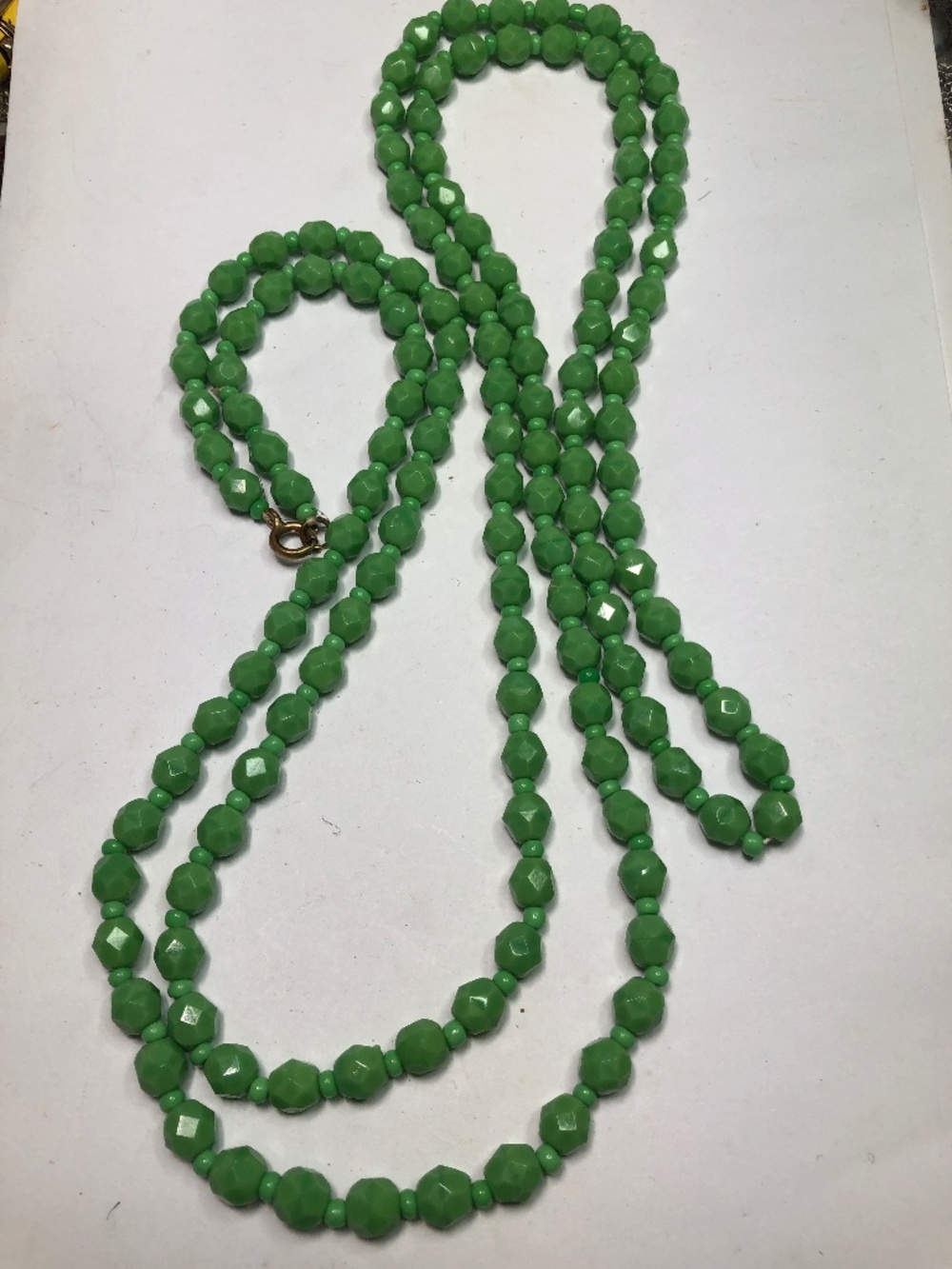 46” green glass bead necklace vintage